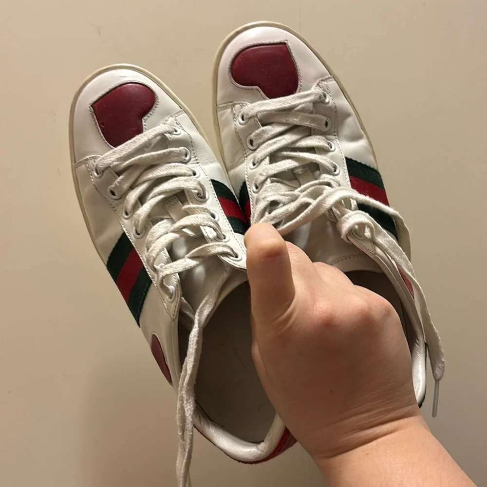 GUCCI Authentic Heart Leather Sneakers-Preloved - Picture 2 of 9